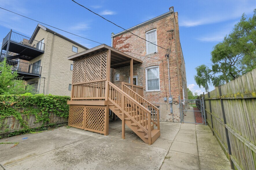 Building Photo - 6330 S Greenwood Ave