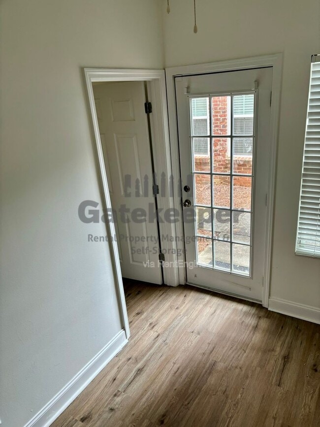 Building Photo - 76 Intown Pl