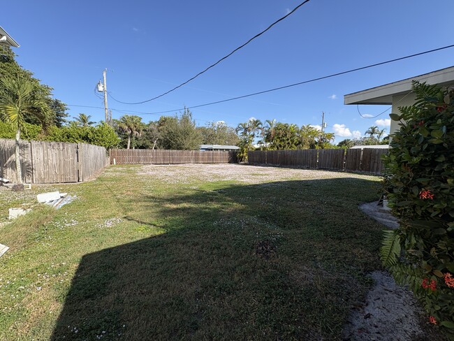 Building Photo - 1093 Hollygate Ln