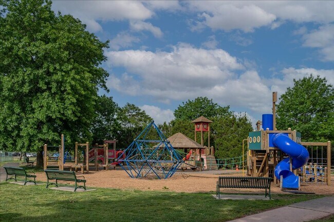 Building Photo - Heathcote Hill neighborhood 3 Bedroom 2 Ba...