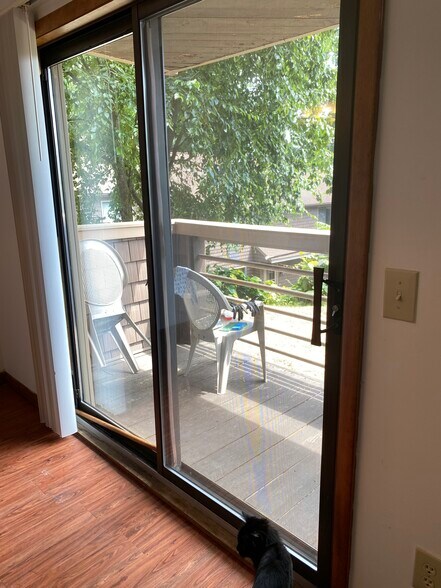 Nice porch - 166 Old Brookfield Rd