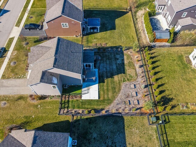 Building Photo - 4032 Stonehill Wy