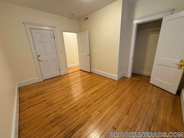 Building Photo - 69 Babcock St