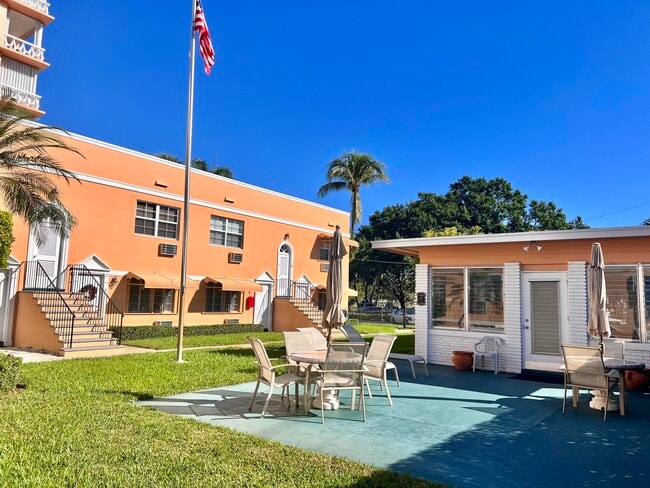 Building Photo - 101 S Golfview Rd