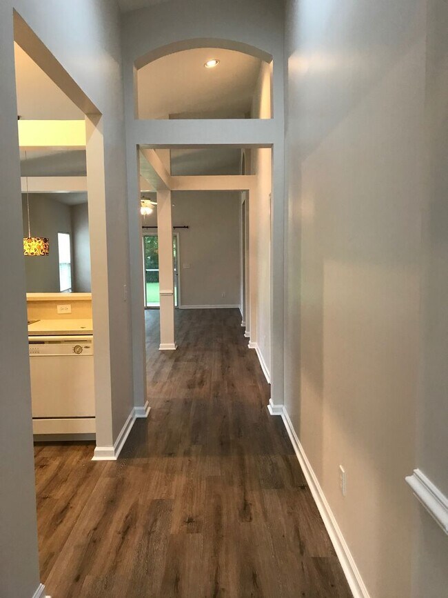 Building Photo - ARROWHEAD GOLF COMMUNITY