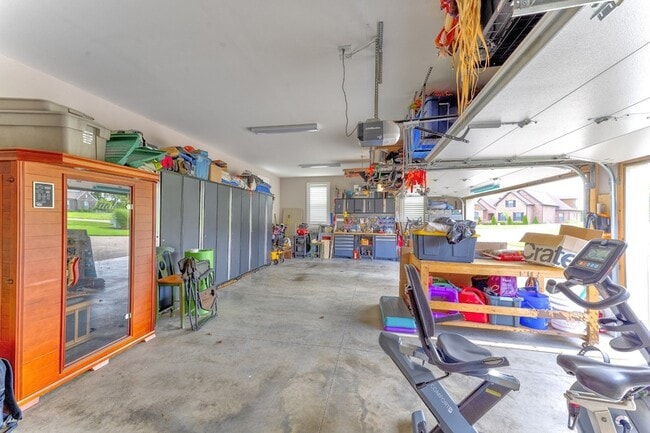 Building Photo - 302 Kelsey Grace Pl