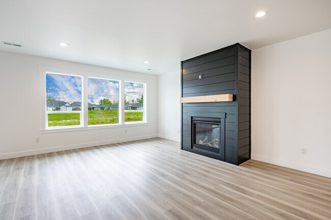 Building Photo - 1517 Hovel Rd