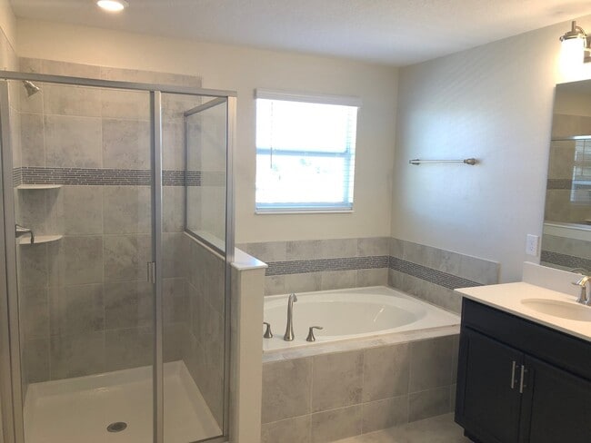 Building Photo - Just Listed!  3/2.5 Located In Beautiful P...