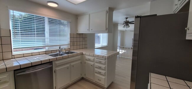 Building Photo - 5023 Oakbrook Cir