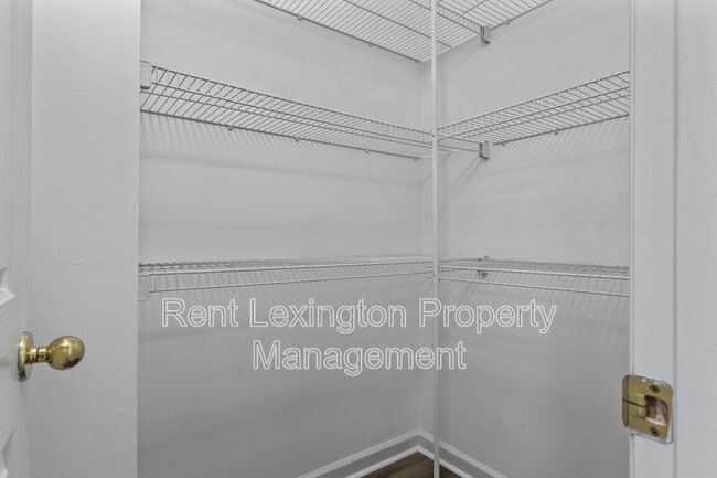Building Photo - 3175 Kirklevington Dr