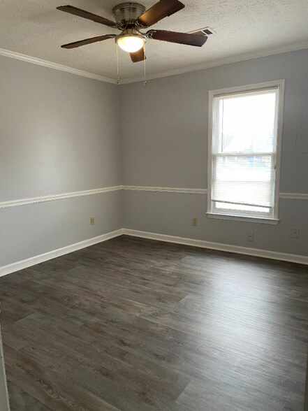 Building Photo - 8058 Woodlake Dr