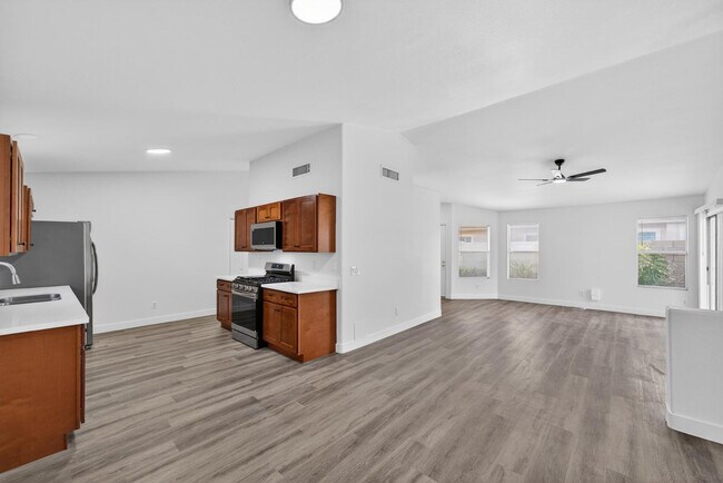 Building Photo - 2481 S Karen Dr