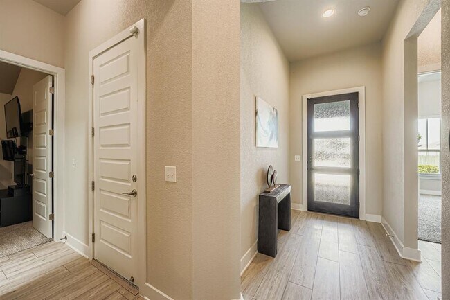 Building Photo - 9800 Grapevine Leaf Dr