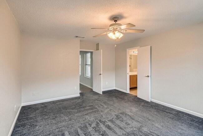 Building Photo - 1021 Bainbridge Ln