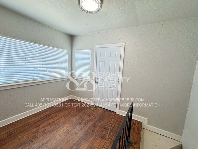 Building Photo - Updated 2 Bed/1.5 Bath Historic Property L...