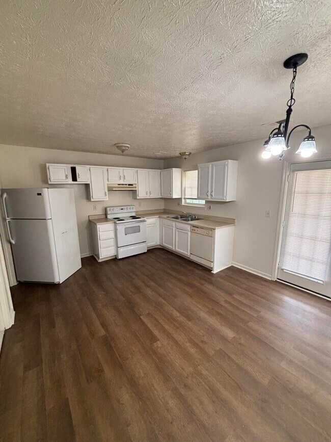 Building Photo - 441 Lenney Dr