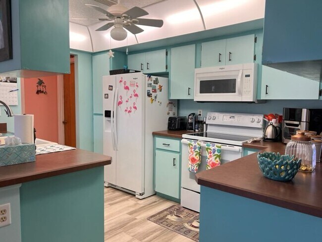 Building Photo - Bring your dog!  2 bedroom, 2 bath, Single family home in South Venice