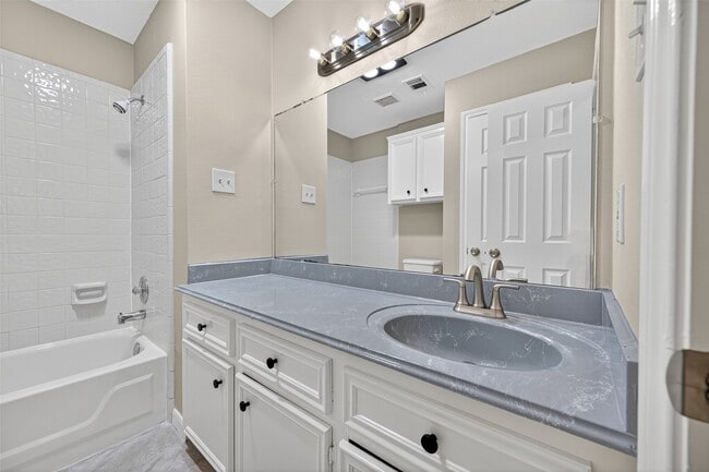 Building Photo - 4132 Deerfield Village Dr