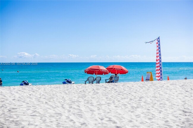 Building Photo - 1623 Collins Ave