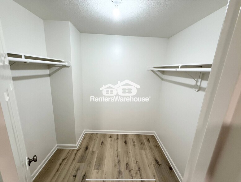 Building Photo - 7117 W 69th St