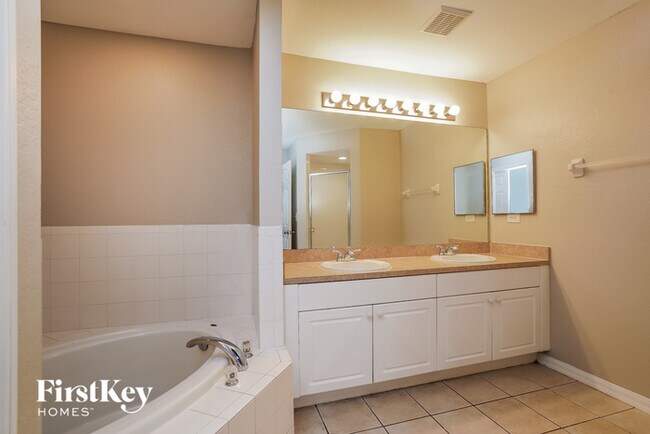 Building Photo - 2613 Van Buren Pkwy