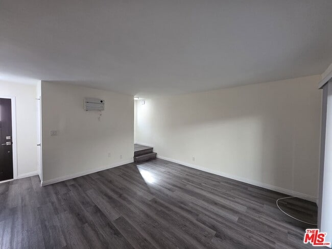 Building Photo - 517 N Francisca Ave