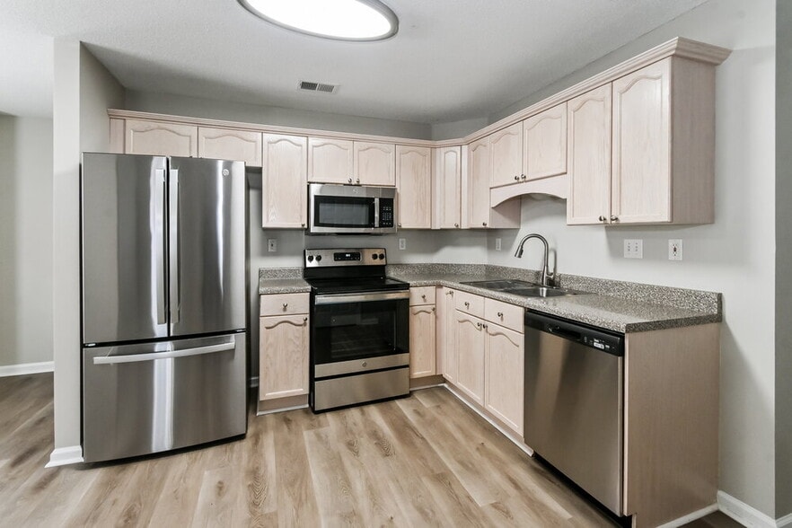 Building Photo - 7045 Kings Crown Dr