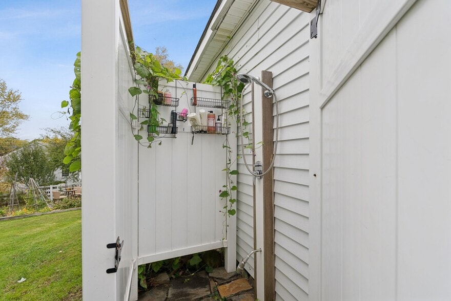 Building Photo - 38 Ocean House Rd