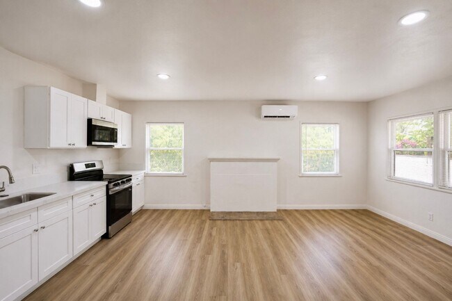 Building Photo - 4723 Arlington Ave