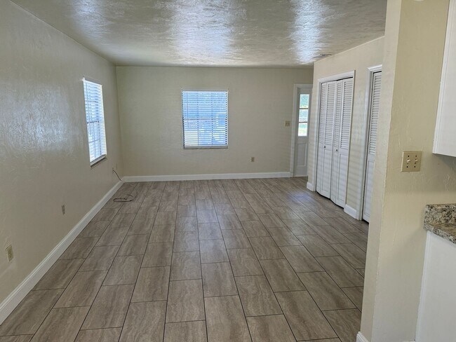 Building Photo - PORTLAND TOWNHOMES