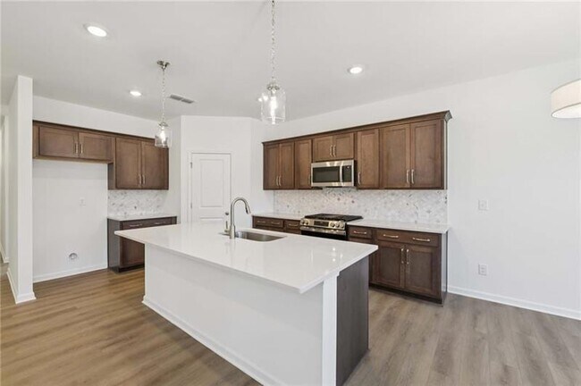 Building Photo - 64 Silverleaf Trl