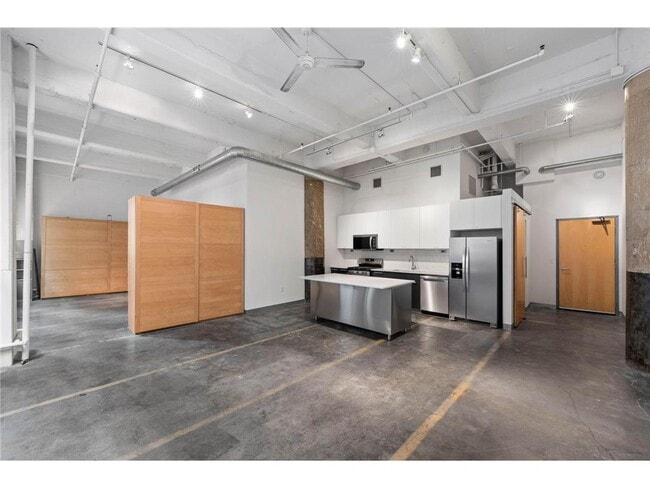 Building Photo - 700 N Washington Ave
