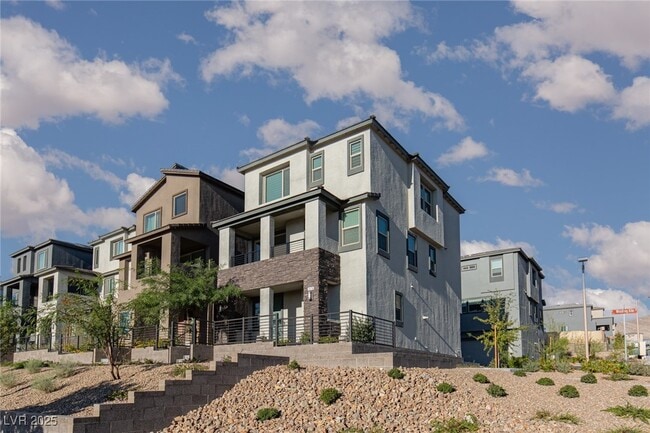 Primary Photo - 1474 Whistling Kite St