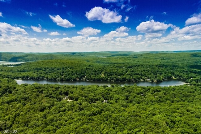 Building Photo - 251 Cupsaw Dr