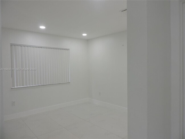 Building Photo - 17975 SW 140th Ct