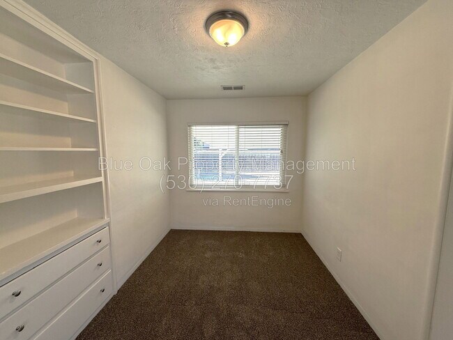 Building Photo - 172 Connors Ave