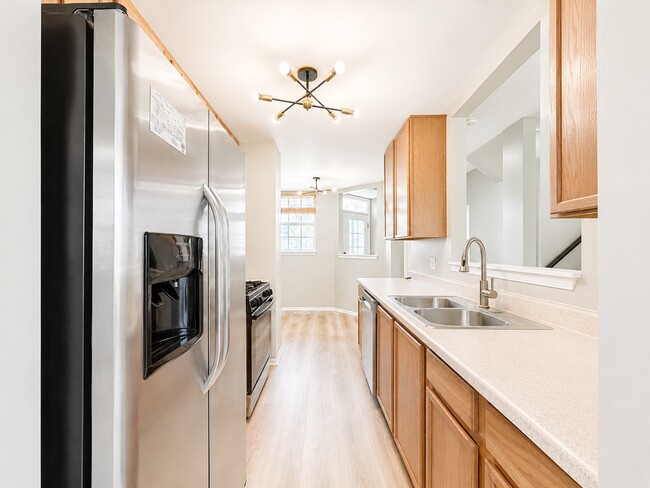 Building Photo - 2912 White Thorn Cir