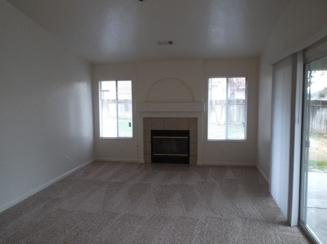 Building Photo - Spacious 3-Bedroom Rental Near Schools & Shopping