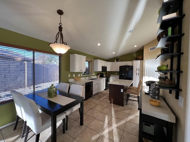 Building Photo - 30091 N Maravilla Dr