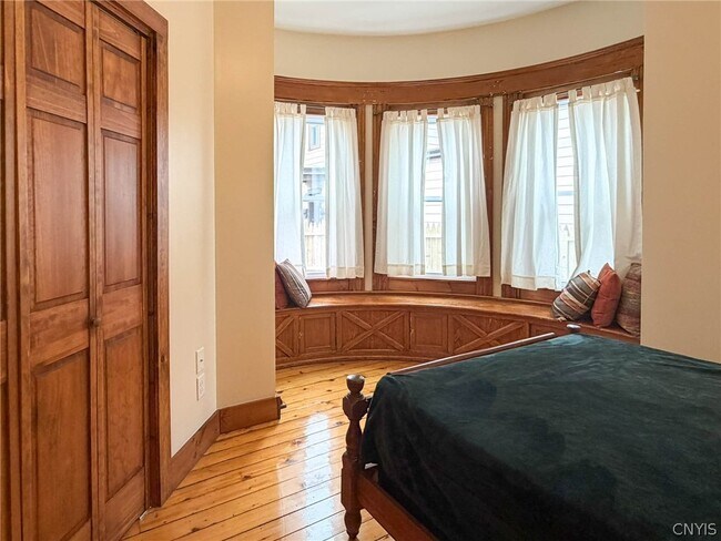 Building Photo - 1017 White Pl