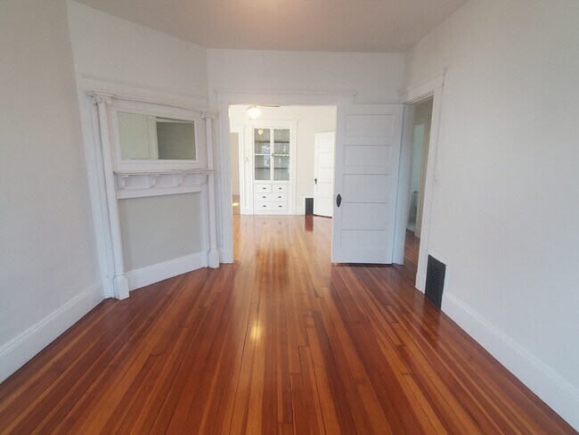 Building Photo - 26 Buttonwood St
