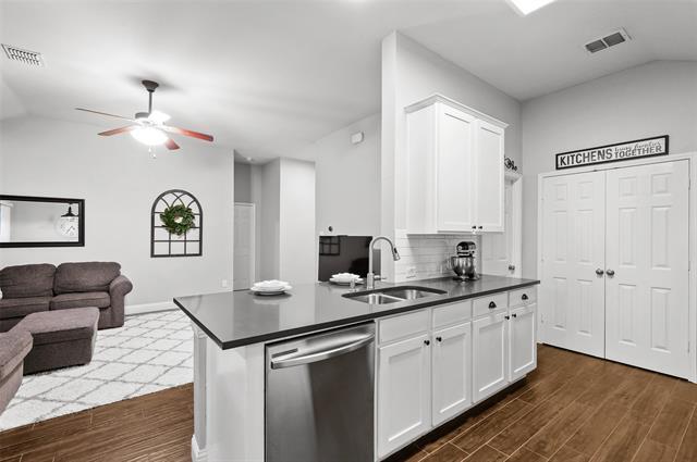 Building Photo - 1432 Castlegar Ln