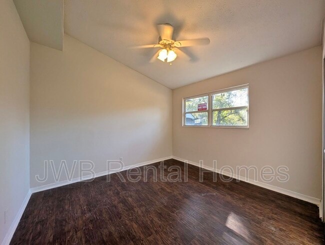 Building Photo - 7150 Eudine Dr S