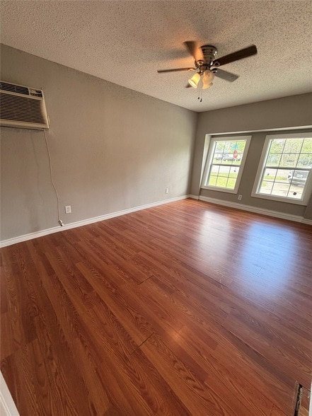 Building Photo - 6103 Sherwood Dr