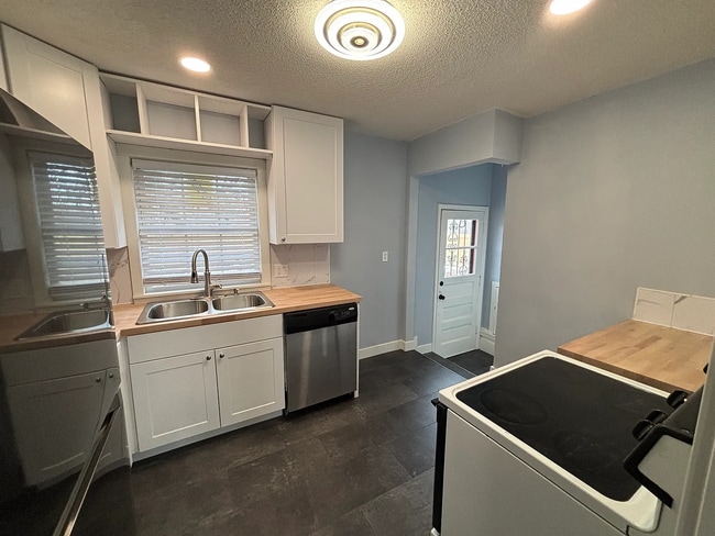 Building Photo - 2002 E 17th St N