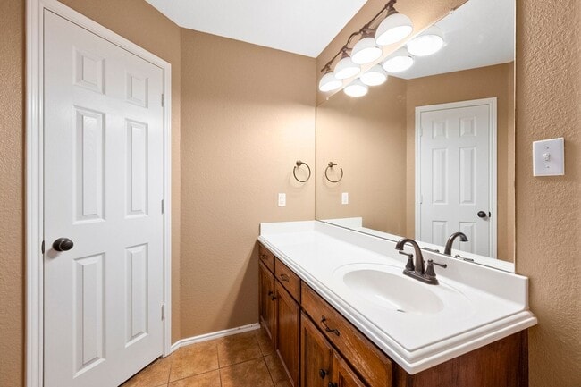 Building Photo - Burleson 3/2/2