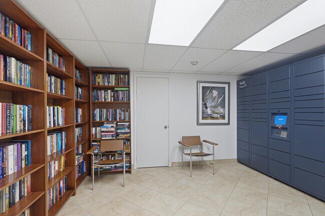 Building Photo - 2780 S Ocean Blvd