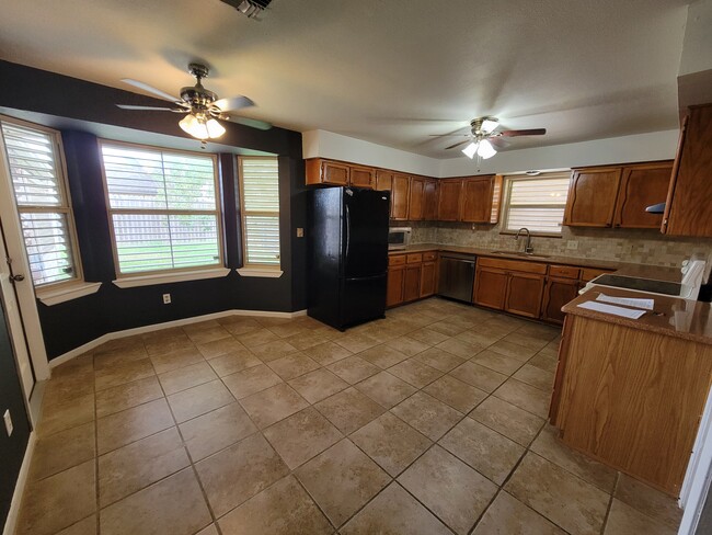 Kitchen - 7446 Cessna Dr