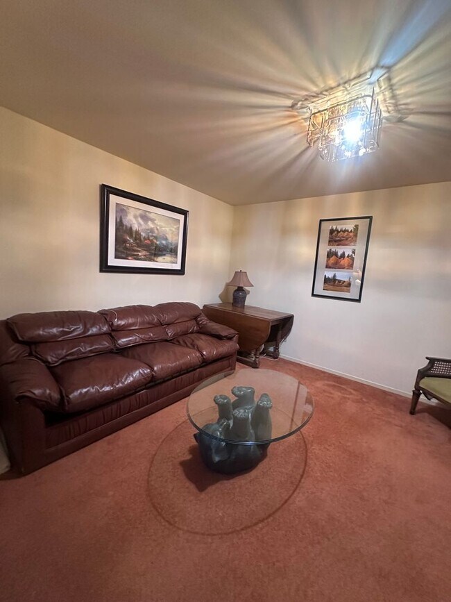 Building Photo - 124 Ponderosa Dr