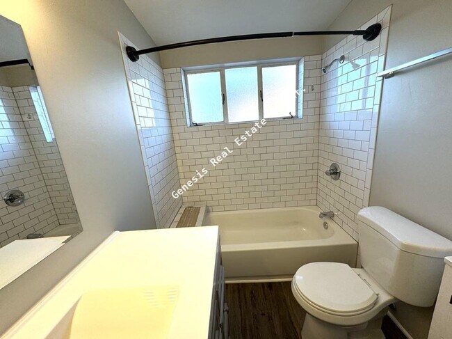 Building Photo - 1 Bedroom 1 bath with private yard! Water,...